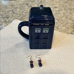 Dr WHO. Blue Police Box Mug with Lid and Earrings